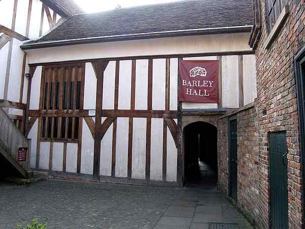Heading towards Barley Hall and Swinegate.