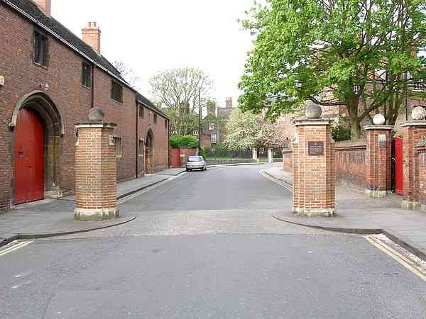 Heading towards the Minster south side.