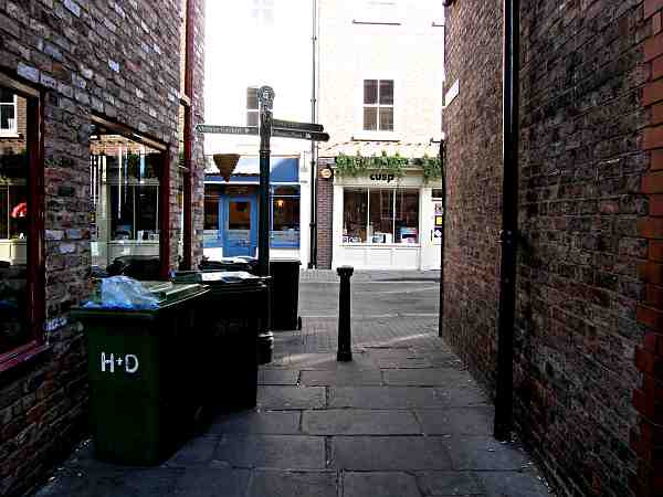 Leading to Back Swinegate.