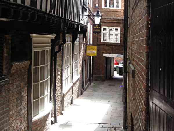 passage (or snickelway) leading through to the yard.