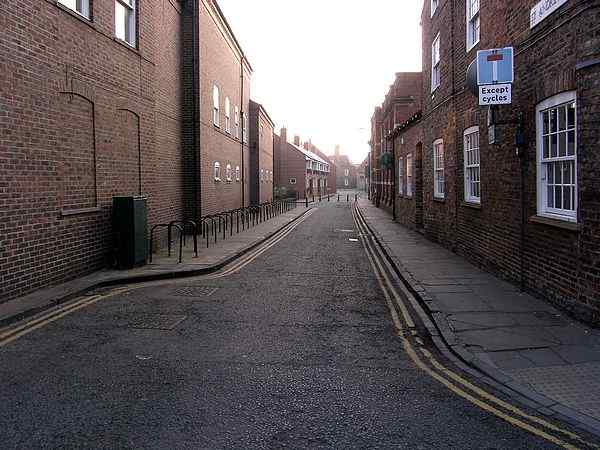 Heading towards Aldgate and the Merchant Taylors' Hall.