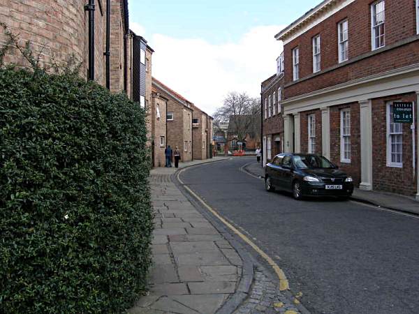 Heading towards Aldgate and the Merchant Taylors' Hall.