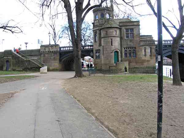  Looking towards Skeldergate Bridge.