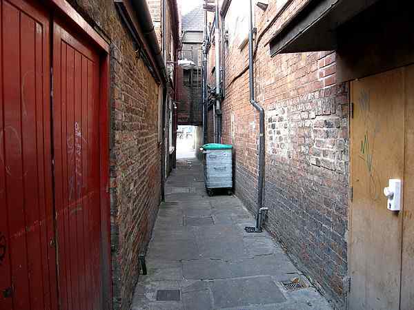 One of the snickets leading to the Thursday market (St Sampson's Square).