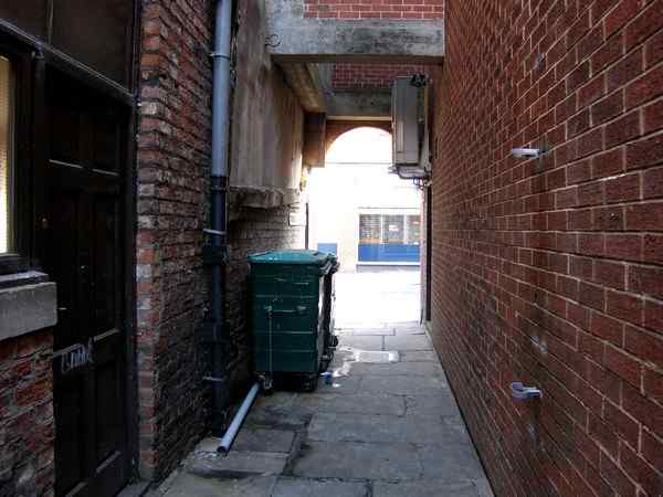 One of the snickets leading from the Thursday market.